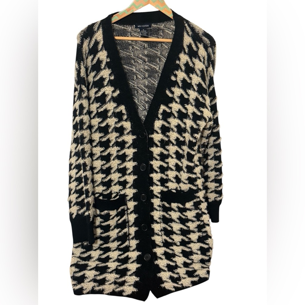 Max Edition Black and Cream Houndstooth Cardigan